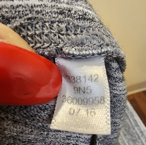 Victoria's Secret gray capri leggings size M - Picture 6 of 9